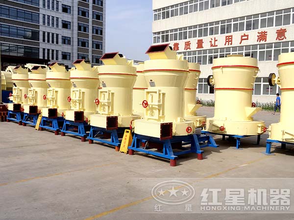 雷蒙磨粉機(jī)廠區(qū)一角 雷蒙磨粉機(jī)廠區(qū)一角