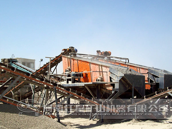 花崗巖石料生產(chǎn)現(xiàn)場 花崗巖石料生產(chǎn)現(xiàn)場