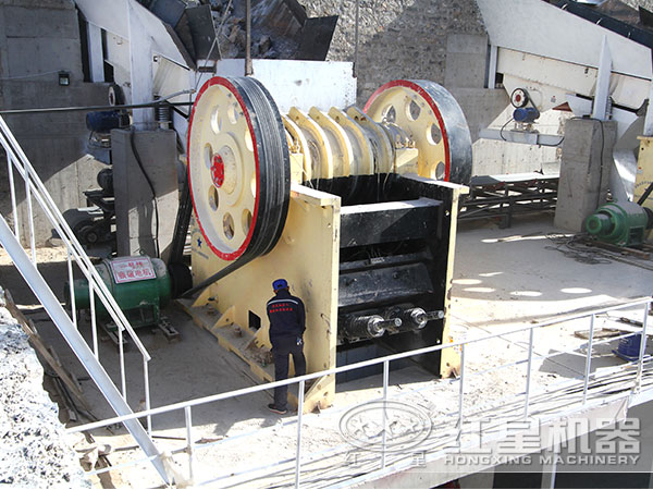 紅星1215鄂式破碎機(jī)生產(chǎn)現(xiàn)場 紅星1215鄂式破碎機(jī)生產(chǎn)現(xiàn)場