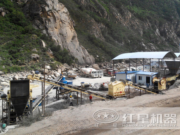 200tph制砂機(jī)生產(chǎn)現(xiàn)場 200tph制砂機(jī)生產(chǎn)現(xiàn)場