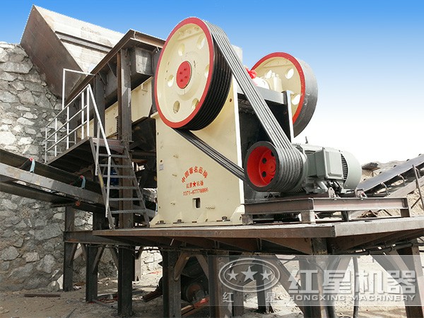 破碎機作業(yè)現(xiàn)場圖 破碎機作業(yè)現(xiàn)場圖