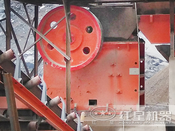 破碎生產(chǎn)線設(shè)備-顎式破碎機(jī) 破碎生產(chǎn)線設(shè)備-顎式破碎機(jī)