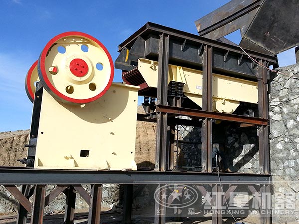 新型環(huán)保鄂式破碎機(jī)生產(chǎn)現(xiàn)場(chǎng) 新型環(huán)保鄂式破碎機(jī)生產(chǎn)現(xiàn)場(chǎng)