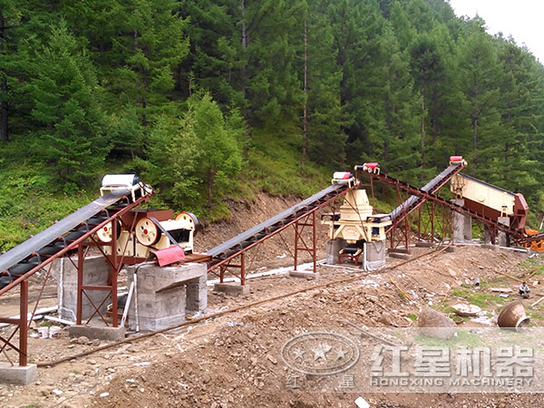 制砂生產(chǎn)線作業(yè)現(xiàn)場 制砂生產(chǎn)線作業(yè)現(xiàn)場
