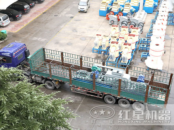 紅星對輥破碎機發(fā)貨了 紅星對輥破碎機發(fā)貨了