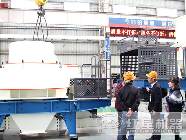 紅星客戶參觀、選購(gòu)制砂機(jī)現(xiàn)場(chǎng) 紅星客戶參觀、選購(gòu)制砂機(jī)現(xiàn)場(chǎng)
