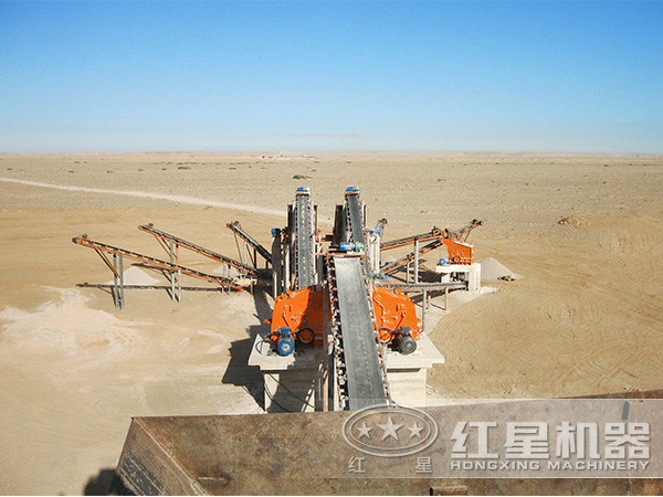 硅石破碎機作業(yè)現場 硅石破碎機作業(yè)現場