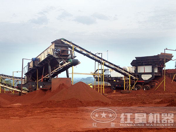 輪胎移動軋石機作業現場 輪胎移動軋石機作業現場