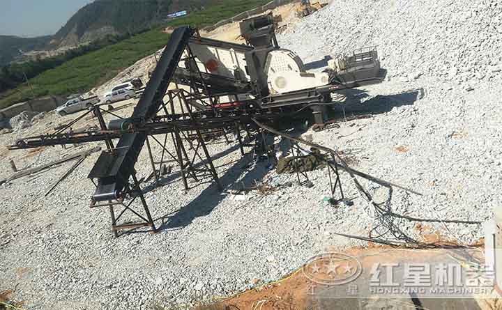 移動(dòng)式錘石機(jī)客戶現(xiàn)場(chǎng) 移動(dòng)式錘石機(jī)客戶現(xiàn)場(chǎng)