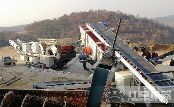 履帶移動破碎石現(xiàn)場 履帶移動破碎石現(xiàn)場