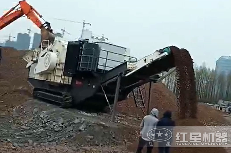 履帶移動破現場 履帶移動破現場