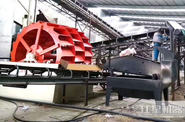 三輪洗砂機現(xiàn)場作業(yè)圖 三輪洗砂機現(xiàn)場作業(yè)圖