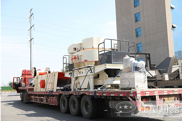 一套制砂設(shè)備發(fā)貨現(xiàn)場(chǎng) 一套制砂設(shè)備發(fā)貨現(xiàn)場(chǎng)