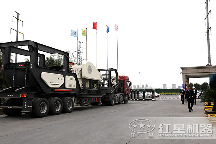 移動(dòng)石料生產(chǎn)線發(fā)貨現(xiàn)場(chǎng) 移動(dòng)石料生產(chǎn)線發(fā)貨現(xiàn)場(chǎng)