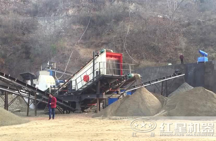 流動(dòng)碎石設(shè)備作業(yè)現(xiàn)場(chǎng) 流動(dòng)碎石設(shè)備作業(yè)現(xiàn)場(chǎng)