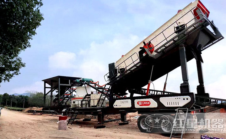 移動(dòng)制砂機(jī)安裝現(xiàn)場(chǎng) 移動(dòng)制砂機(jī)安裝現(xiàn)場(chǎng)