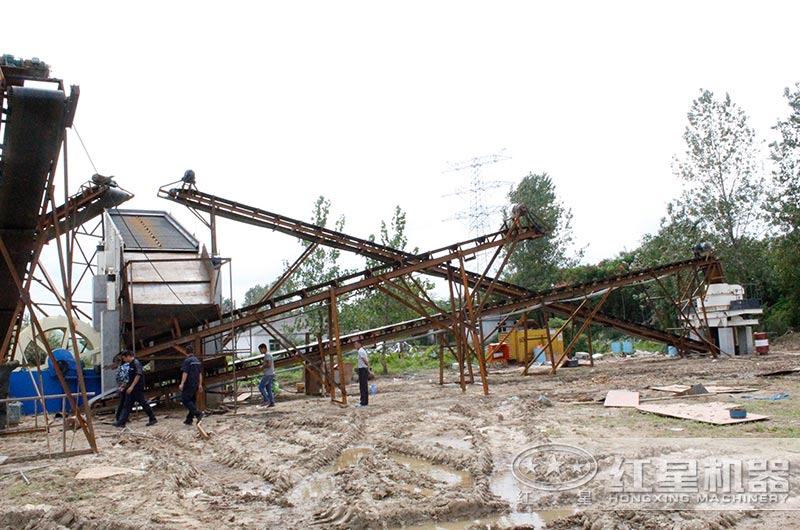 制砂生產(chǎn)現(xiàn)場 制砂生產(chǎn)現(xiàn)場