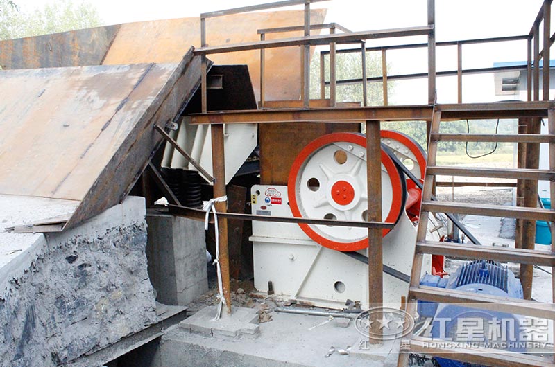 顎式破碎機生產現場 顎式破碎機生產現場