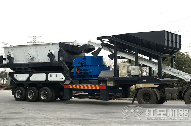 移動式制砂機開往生產現場 移動式制砂機開往生產現場