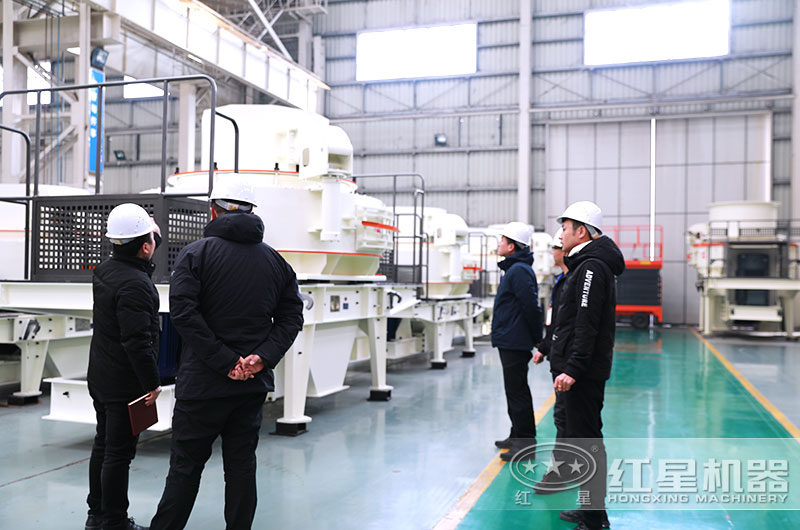 客戶來廠考察花崗巖制砂設(shè)備 客戶來廠考察花崗巖制砂設(shè)備